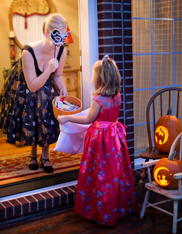 halloween ideas reuse pillow case for treats and candies